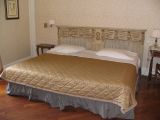 The HUGE bed at Anglo American hotel in Florence