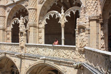 Nikki at Mosteiro dos Jeronimos