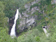 There are waterfalls along St�lheimskleiva