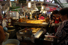 The making of Bindaetteok at Kwang Jang market
