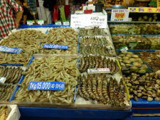 Lots of prawns at Seoul fish market